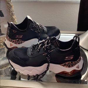 Brand new! Sketchers D’lites